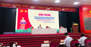 Quang cảnh buổi tiếp xúc cử tri