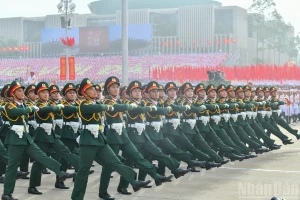 Quân đội nhân dân vững bước dưới cờ Đảng quang vinh