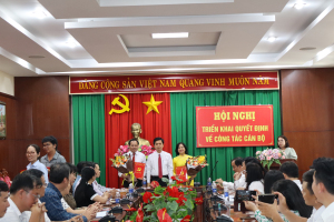 Phường Trấn Biên công bố và trao các quyết định công tác cán...