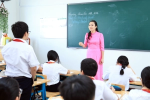 Giáo viên và học sinh Trường THCS Nguyễn Bỉnh Khiêm (phường Trấn Biên) trong giờ học. Ảnh: Công Nghĩa