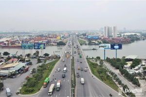 Việc đầu tư nâng cao tĩnh không cầu Đồng Nai 1 là cần thiết nhằm đáp ứng yêu cầu phát triển giao thông thủy, bảo đảm an toàn khai thác và phù hợp với định hướng phát triển hạ tầng giao thông của thành phố Đồng Nai. Ảnh: Phạm Tùng