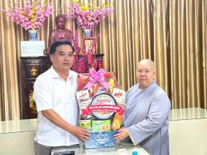 Đảng ủy, HĐND, UBND, Ủy ban MTTQ Việt Nam phường Trấn Biên đến thăm, chúc mừng các tổ chức, chức sắc Phật giáo nhân dịp Đại lễ Phật đản năm 2026