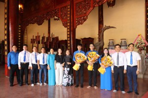 Đảng ủy Trường Đại học Lạc Hồng kết nạp Đảng cho 3 sinh viên