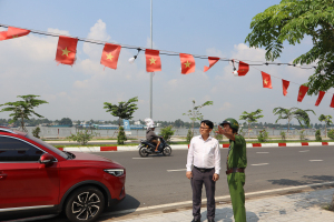 Phường Trấn Biên ra quân lập lại trật tự đô thị tại đường ven sông Đồng Nai