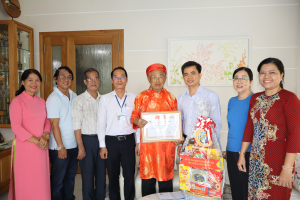 Lãnh đạo phường Trấn Biên thăm và chúc thọ đồng chí Phan Văn Trang Nguyên lãnh đạo Tỉnh ủy Đồng Nai (nay là thành phố Đồng Nai)