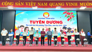 Hội Khuyến Học Phường Trấn Biên Tuyên Dương 50 Học Sinh Tiêu Biểu