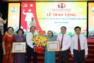 167 đảng viên phường Trấn Biên được trao tặng Huy hiệu Đảng
