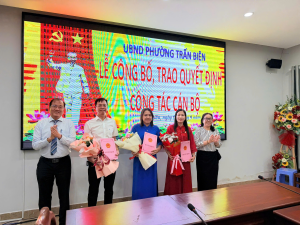 Phường Trấn Biên công bố và trao quyết định công tác cán bộ quản lý giáo dục