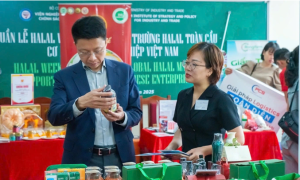 Một số sản phẩm có chứng nhận Halal trưng bày tại hội thảo "Tiếp cận thị trường Halal toàn cầu