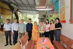 Thắt chặt khối đại đoàn kết toàn dân tộc qua hoạt động thăm hỏi các chức sắc tôn giáo