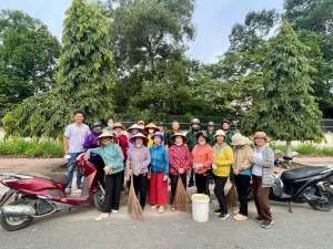 Ra quân dọn dẹp mỹ quan đô thị trên các tuyến đường  xã Trảng Bom