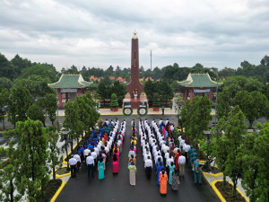 Viếng Nghĩa trang Liệt sĩ