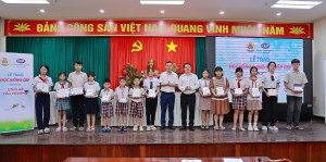 CEP trao 26 suất học bổng và quà học tập cho học sinh vượt khó