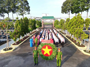Dâng hương tưởng niệm các anh hùng liệt sĩ – thể hiện truyền thống “uống nước nhớ nguồn” trước thềm Đại hội đại biểu Đảng bộ xã Trảng Bom