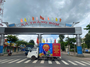 Xe tuyên truyền lưu động chào mừng Đại hội Đại biểu Đảng bộ tỉnh Đồng Nai lần thứ I, nhiệm kỳ 2025 - 2030 trên địa bàn xã Trảng Bom