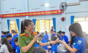 Tuyên truyền phòng chống tội phạm ma túy, mại dâm HIV/AIDS cho đoàn viên, thanh niên, học sinh.