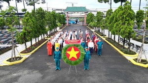 Đoàn đại biểu Đại hội Mặt trận Tổ quốc Việt Nam xã Trảng Bom lần thứ I, nhiệm kỳ 2025-2030 Viếng Nghĩa trang Liệt sĩ