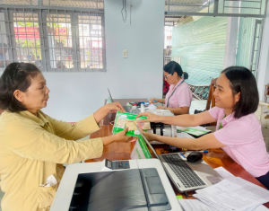 Ngân hàng Chính sách xã hội Trảng Bom giải ngân vốn vay ưu đãi cho học sinh, sinh viên (HSSV) năm học 2025-2026