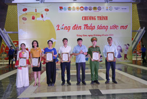 Tưng bừng Đêm hội "Lồng đèn thắp sáng ước mơ" tại xã Trảng Bom