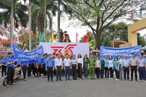 Xã Trảng Bom tổ chức Lễ Mít tinh và diễu hành hưởng ứng 35 năm Việt Nam ứng phó với HIV/AIDS