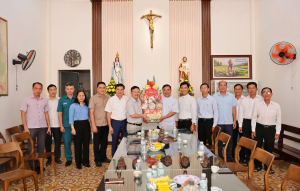 Lãnh đạo xã Trảng Bom thăm, chúc mừng các cơ sở tôn giáo nhân dịp Giáng sinh năm 2025