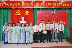 Chi bộ Trung tâm Văn hoá, Thể thao xã Trảng Bom tổ chức Lễ kết nạp Đảng viên