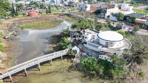 CÔNG TÁC SỬA CHỮA “CÂY ĐÀN GHI TA” – THƯ VIỆN NHÀ TRUYỀN THỐNG, BIỂU TƯỢNG KIẾN TRÚC GIỮ TRUNG TÂM XÃ TRẢNG BOM