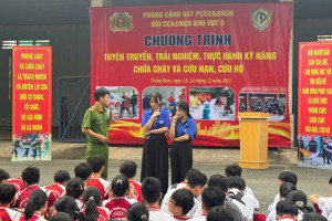 Tuyên truyền, trải nghiệm chữa cháy và cứu nạn, cứu hộ cho người dân, học sinh, sinh viên