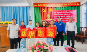 Hội Nạn nhân chất độc da cam/dioxin xã Trảng Bom phối hợp Trường Đại học Lạc Hồng trao quà trợ cấp thường xuyên cho nạn nhân chất độc da cam
