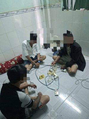 CÔNG AN XÃ TRẢNG BOM TRIỆT PHÁ NHÓM ĐỐI TƯỢNG SỬ DỤNG MA TUÝ VÀ MUA BÁN TRÁI PHÉP CHẤT MA TUÝ