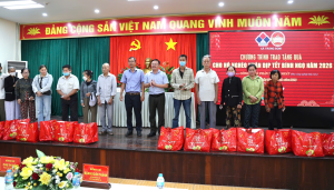 Chương trình trao tặng 100 phần quà Tết cho hộ nghèo tại xã Trảng Bom