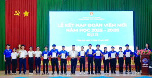 LỄ KẾT NẠP ĐOÀN VIÊN ĐỢT 02 NĂM HỌC 2025–2026