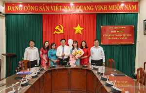 UBND Xã Trảng Bom công bố và trao Quyết định bổ nhiệm Phó Hiệu Trưởng Trường Tiểu Học Trưng Vương