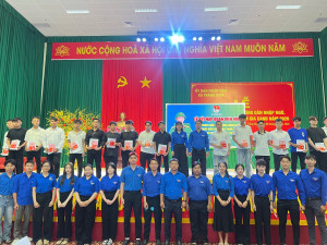 LỄ KẾT NẠP ĐOÀN VIÊN MỚI CHO THANH NIÊN  LÊN ĐƯỜNG NHẬP NGŨ NĂM 2026