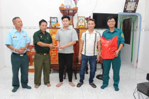 Ấm áp hoạt động thăm hỏi, tặng quà thanh niên trúng tuyển nghĩa vụ Quân sự và tham gia nghĩa vụ Công an nhân dân xuân Bính Ngọ 2026