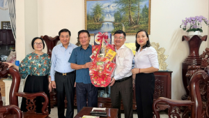 THƯỜNG TRỰC ĐẢNG ỦY XÃ ĐẾN THĂM VÀ CHÚC TẾT CÁC ĐỒNG CHÍ NGUYÊN LÃNH ĐẠO HUYỆN TRẢNG BOM (CŨ)   QUA CÁC THỜI KỲ