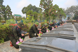 Xã Trảng Bom tổ chức cho thanh niên nhập ngũ năm 2026 viếng nghĩa trang Liệt sĩ