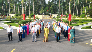 Chao co dau tien khi len Phuong