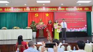 Trao quyet dinh sap nhap truong
