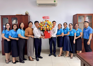 Lanh dao chuc mung Ngay bao hiem