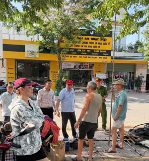 Nguoi dan tinh nguyen giao lai dat