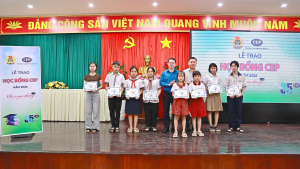 Quỹ CEP trao học bổng cho học sinh vượt khó