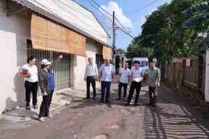 BAN KINH TẾ - NGÂN SÁCH HĐND PHƯỜNG TRẢNG BOM KHẢO SÁT THỰC TẾ, GHI NHẬN VÀ XỬ LÝ CÁC Ý KIẾN, KIẾN NGHỊ CỦA CỬ TRI