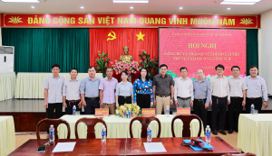Hội nghị công bố và trao quyết định giải thể trung tâm dịch vụ công ích