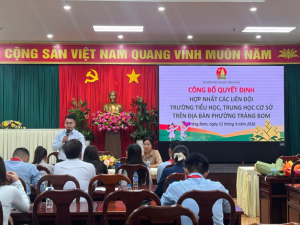 Hop nhat lien doi truong hoc