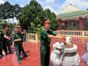 ĐOÀN CỰU CHIẾN BINH SƯ ĐOÀN 341 THĂM VIẾNG, DÂNG HƯƠNG TẠI...