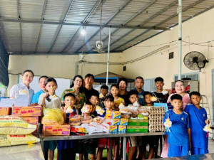 TẶNG QUÀ TRUNG THU CHO CÁC EM TẠI MÁI ẤM DAVID