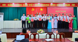 Hội nghị công bố các quyết định về kết thúc hoạt động, thành...