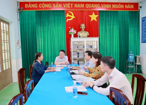 Đồng chí Bí thư Đảng ủy và đồng chí Chủ tịch UBND phường...