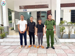 Công an phường Trảng Bom Thi hành quyết định đưa 03 trường hợp vào Trường giáo dưỡng